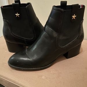 8.5 Tommy Hilfiger booties